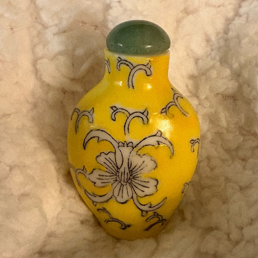 Antique White Peking Canton Glass Snuff Bottle Yellow Glazed Enameled Hong Kong!